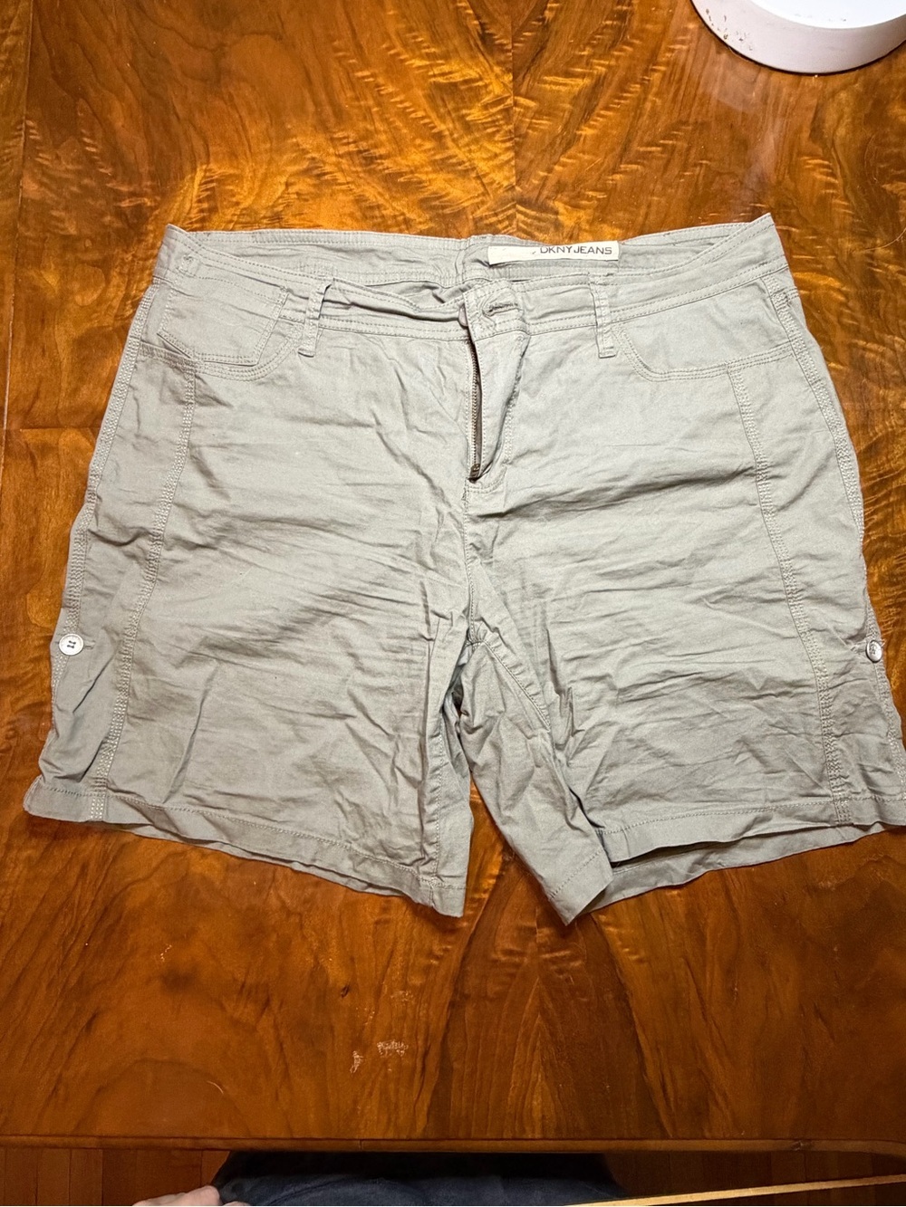 DKNY Jeans Size 14 Olive Green Lightweight Shorts | Convertible Cuff